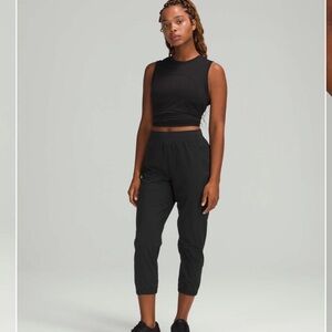 Lululemon Adapted State High-Rise Jogger Crop
Black size 14